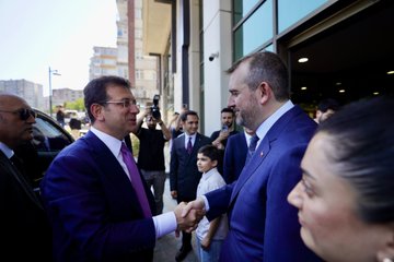 İstanbul Büyükşehir Belediye Başkanı Ekrem İmamoğlu İlçe Belediye Başkanlarıyla Bir Araya Geldi