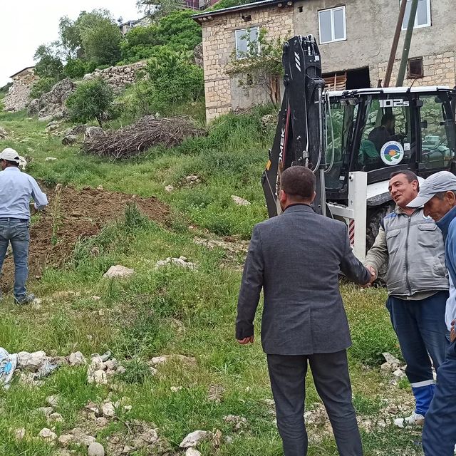 Belediye Başkan Yardımcısı Halil Topkıran, Mahalledeki Arazi Yollarının Çalışmalarını İnceledi