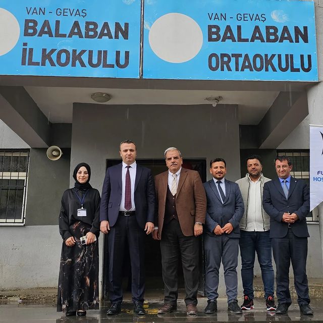 Van Gevaş Kaymakamı Balaban Ortaokulu'nda Tübitak 4006 Bilim Fuarı'nı Ziyaret Etti