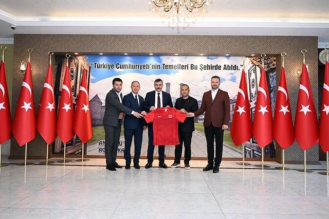 Erzurum Gençlik ve Spor İl Müdürü Levent Çakmur, UEFA Antrenör Eğitim Programları Hakkında Bilgi Verdi
