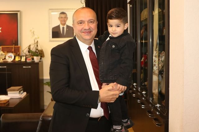 Belediye Başkanı Avni Kurt, Küçük Doğa Ali Yener'i Ziyaret Etti