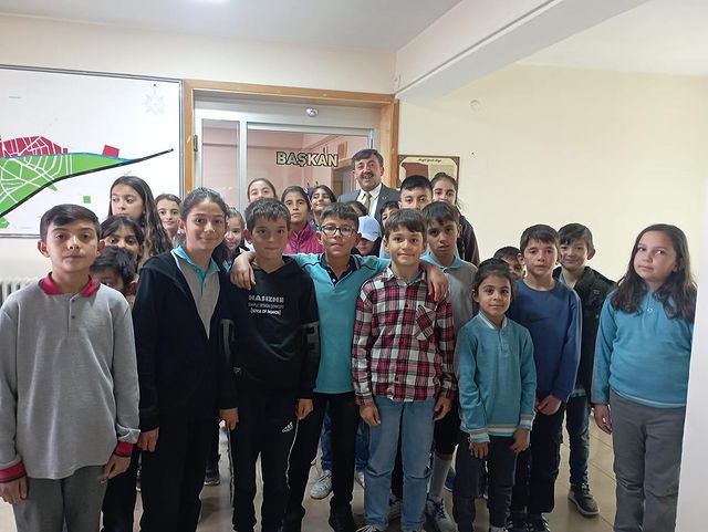Acıgöl Belediye Başkanı Mehmet Eroğlu, Çocukları Ziyaret Etti