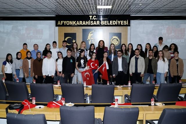 Afyonkarahisar Belediye Başkanı, Gençlerle Buluştu ve Gençlik Meclisi Kurulacağını Açıkladı