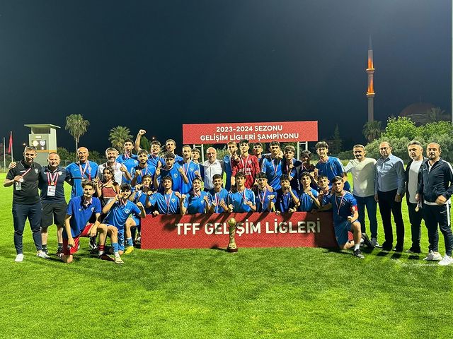 U17 Bölgesel Ligi'nde Şampiyon Sultanbeyli Belediye Spor