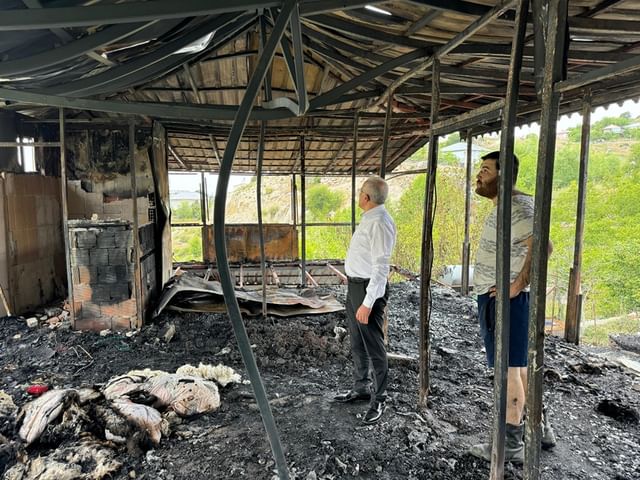 Kumluca Belediye Başkanı Mesut Avcıoğlu, Yangın Mağduru Vatandaşları Ziyaret Etti