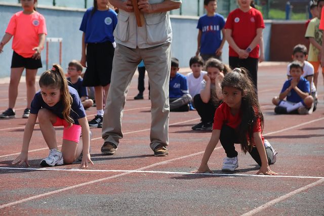 Edirne'de Atletizm Etkinliği Bölge Gençliğine Coşku Dolu Anlar Yaşattı