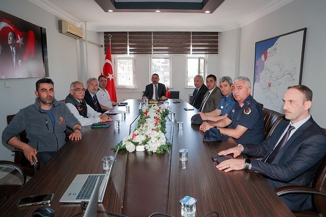 Zonguldak Valisi Osman Hacıbektaşoğlu Başkanlığında Kayıp Denizcilerimize Yönelik Arama Kurtarma Çalışmaları Değerlendirildi