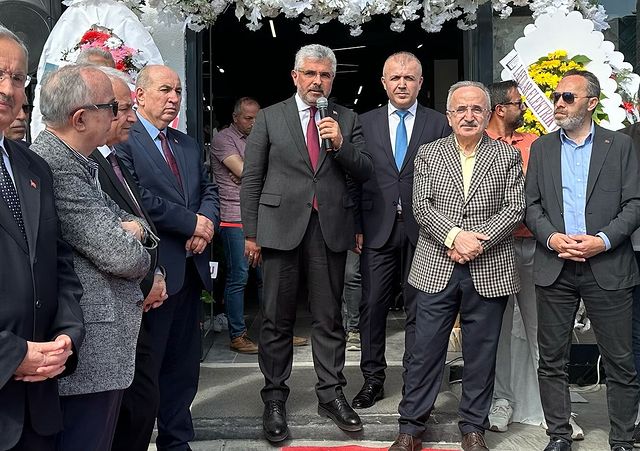 AK Parti Samsun Milletvekili Ersan Aksu, Acarlar Seramik Boya Yapı Malzemeleri'nin Şubesinin Açılışına Katıldı