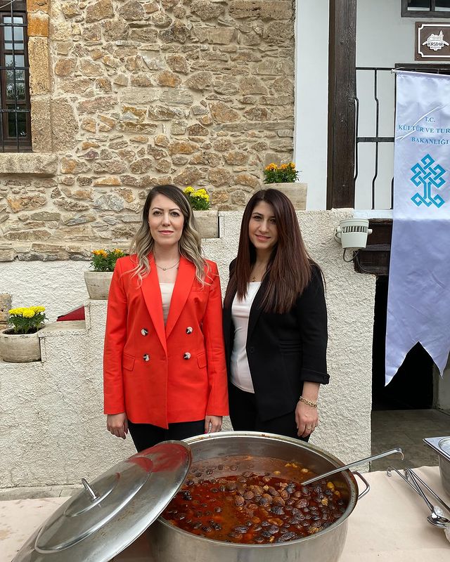 Kırşehir Ticaret ve Sanayi Odası, Türk Mutfağı Haftası Kapsamında Yabancı Turistlere Çirleme Yemeği İkram Etti
