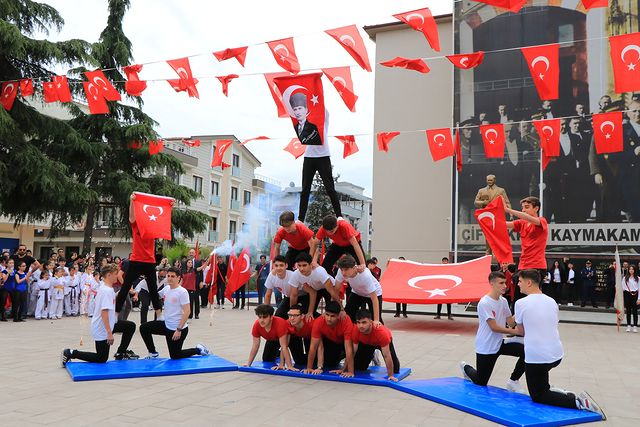 19 Mayıs Atatürk'ü Anma, Gençlik ve Spor Bayramı Coşkusu Çiftlikköy'de Yaşandı