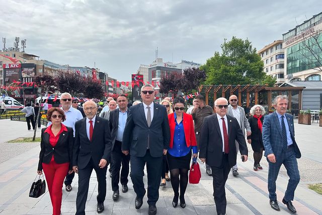 CHP Yalova Milletvekili Tahsin Becan 19 Mayıs Kutlamalarında Gençlerle Bir Araya Geldi