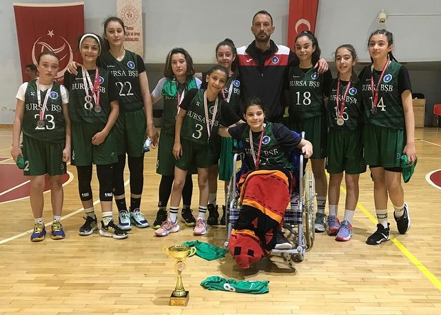 Bursa Büyükşehir Belediyespor'un U12 Basketbol Kız Takımı Sezonu İkincilikle Tamamladı