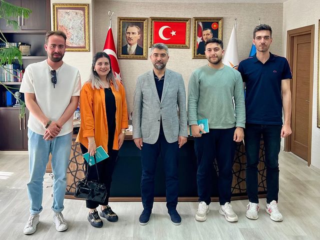 AK Parti Erzurum İl Başkanı, Atatürk Üniversitesi Voleybol Takımı ve Antrenörüne Teşekkür etti