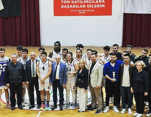 Zonguldak Bülent Ecevit Üniversitesi Tıp Fakültesi Erkek Basketbol Takımı İkinci Oldu