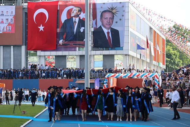 Zonguldak Valisi Osman Hacıbektaşoğlu, Üniversitenin Mezuniyet Törenine Katıldı