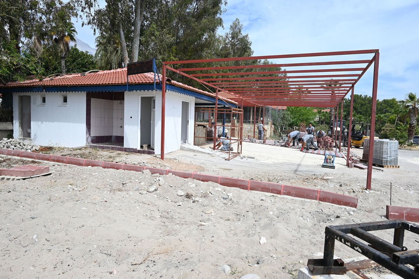 Antalya'da Yeni Bir Kafe İnşaatı Devam Ediyor
