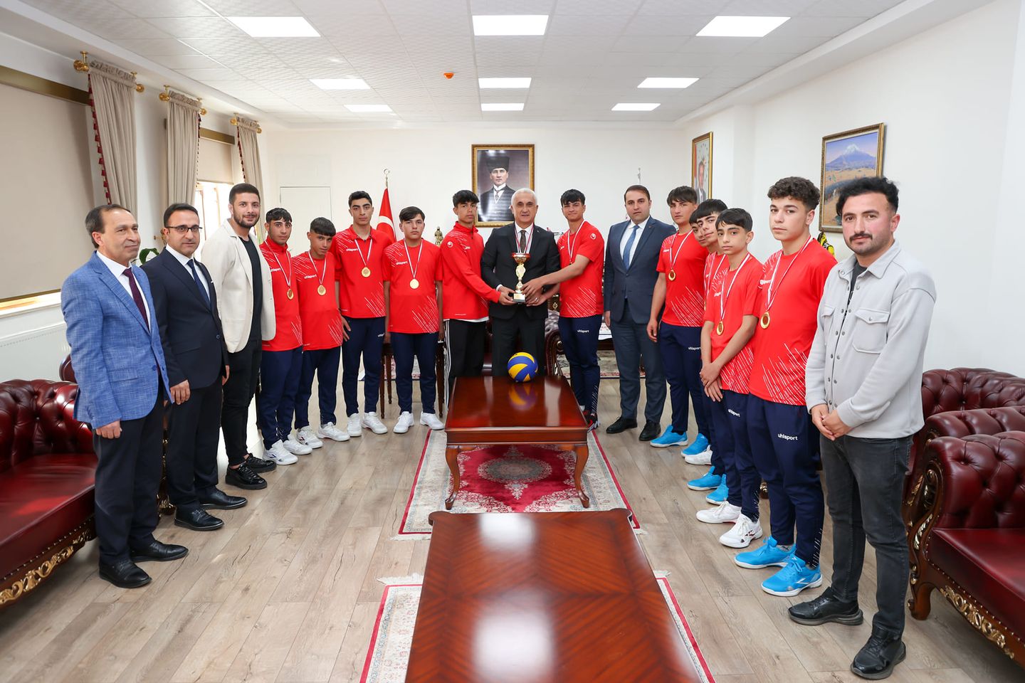 Muş Aile ve Sosyal Hizmetler Erkek Voleybol Takımı Türkiye Şampiyonu Oldu