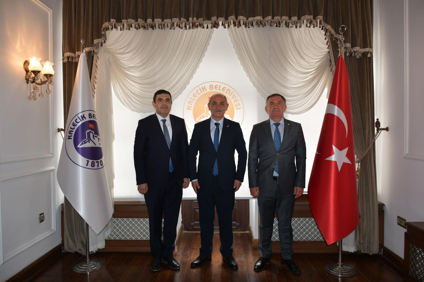 Ankara Büyükşehir Belediyesi Yetkilileri Belediye Başkanı Karakoç'u Ziyaret Etti