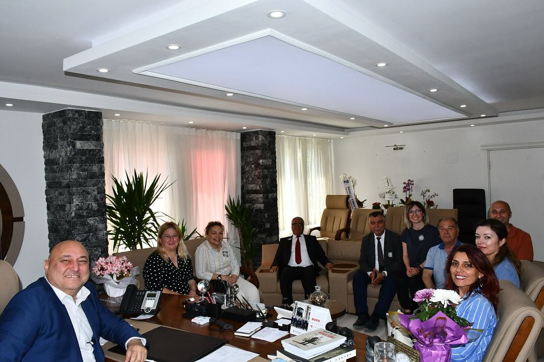 Atatürk İlköğretim Okulu Yönetimi ve Öğretmenleri, Belediye Başkanı Mesut Günay'ı Ziyaret Etti