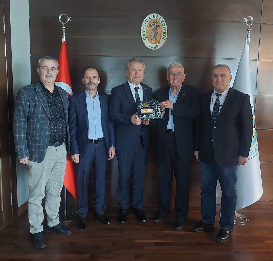 Zonguldak Köyleri Dayanışma Derneği Başkanı Hasan Yaman ve Yönetim Kurulu Üyeleri Belediye Başkanı Bülent Kantarcı'yı Ziyaret Etti