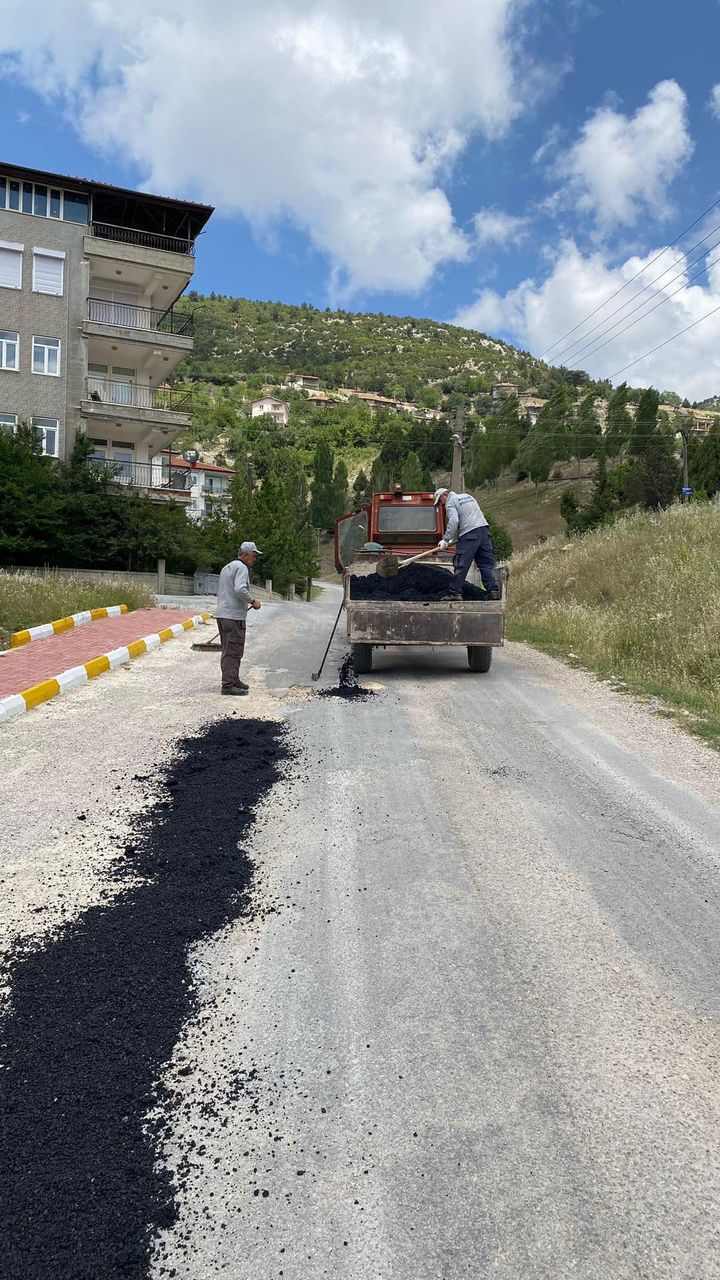 Akseki Belediyesi, Demirciler ve Dutluca mahallelerinde yol çalışmalarına başladı