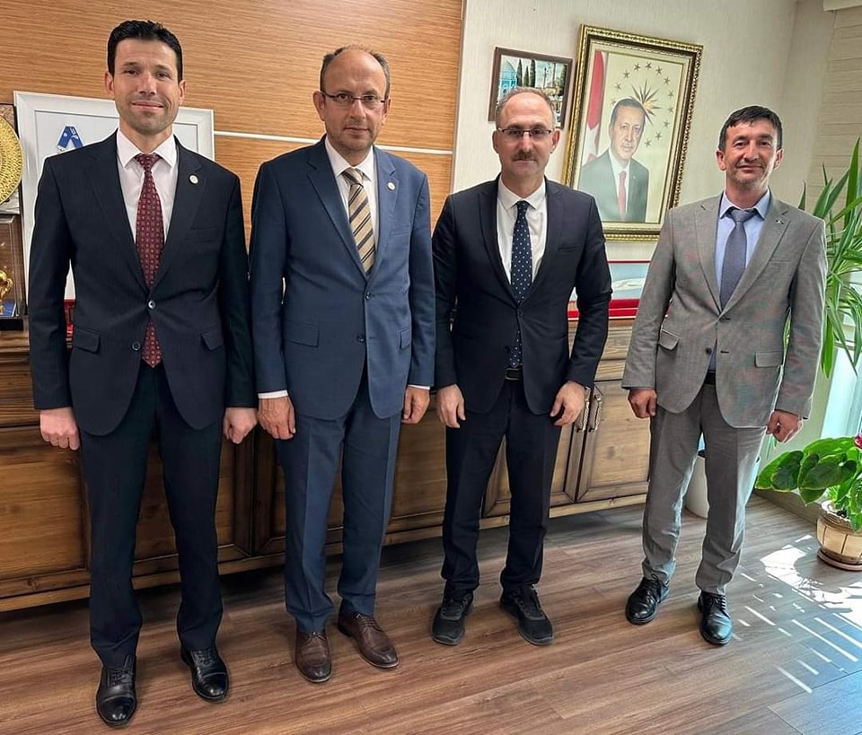 Bursa Milletvekili Mustafa Yavuz ve İlçe Başkanı Ilhami Yiğit, Gençlik ve Spor Bakanlığı'ndan Yatırım ve İşletmeler Genel Müdürü Süleyman Şahin'le Bir Araya Geldi
