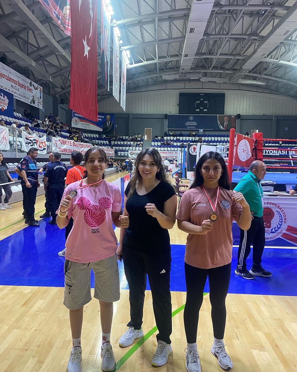 Muğla'da Yıldızlar Türkiye Boks Şampiyonası'nda ASKİ Spor Kulübü Sporcuları Başarılı Performans Gösterdi