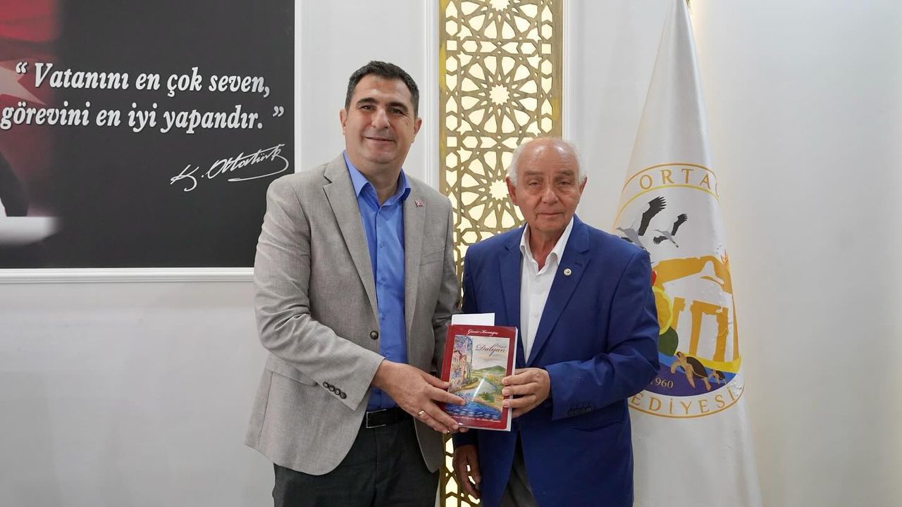 Atatürkçü Düşünce Derneği Heyeti, Belediye Başkanı Evren Tezcan'ı Makamında Ziyaret Etti