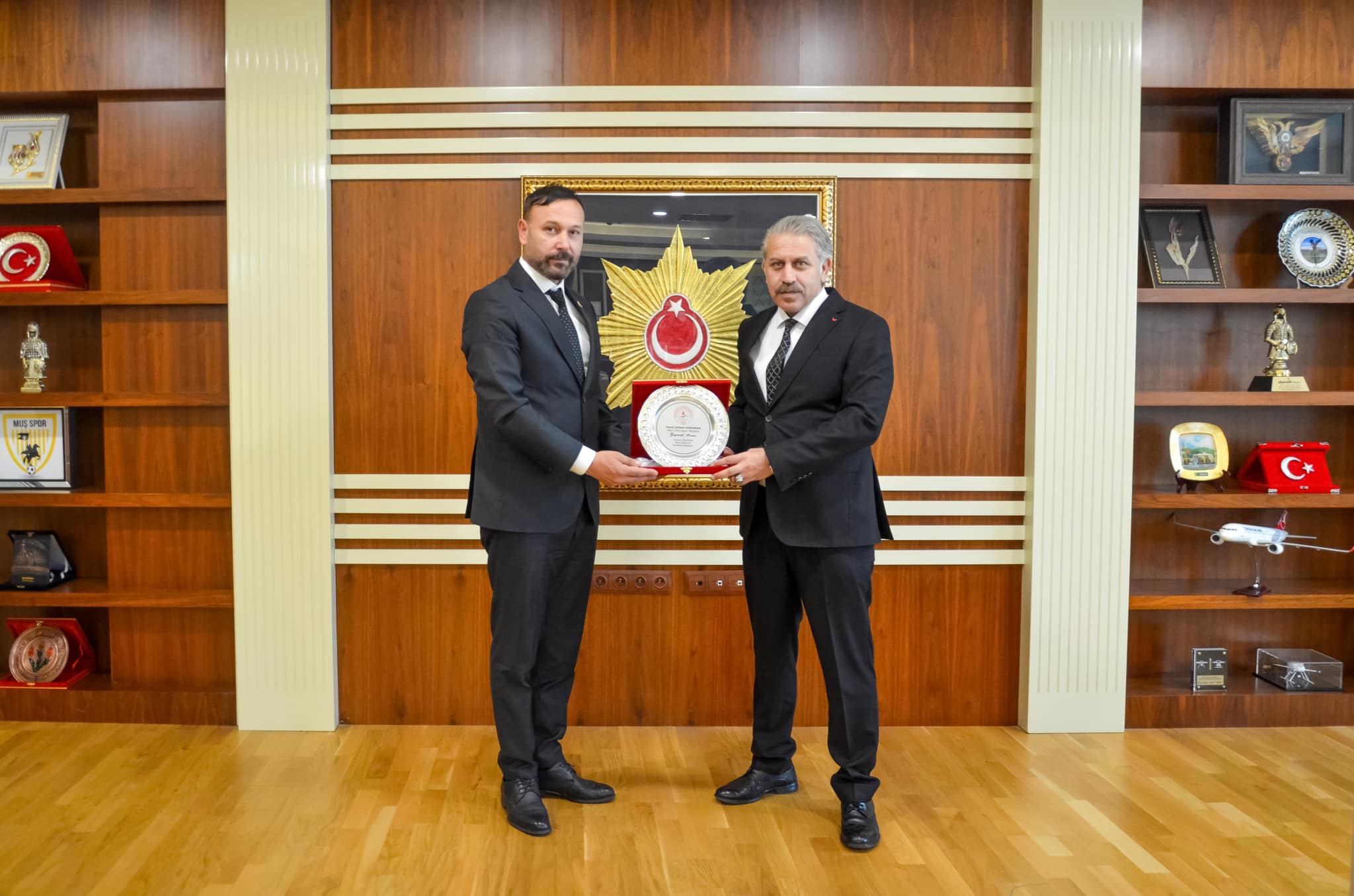 Hasköy İlçe Belediye Başkanı Rıdvan Sezigen, Yeni Emniyet Müdürü Serkan Karaman'ı Ziyaret Etti