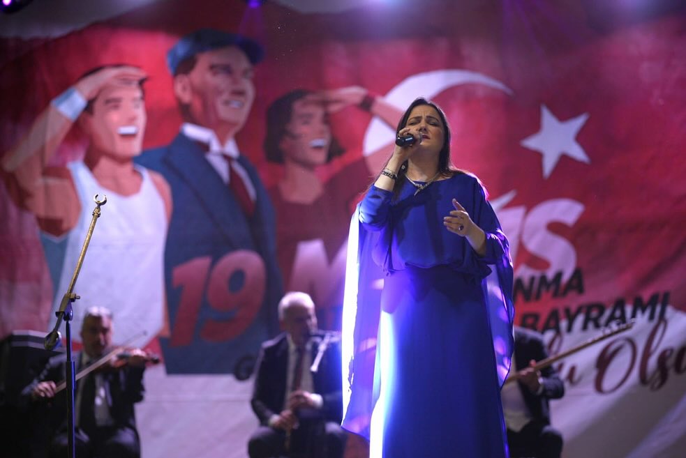 19 Mayıs Atatürk'ü Anma ve Gençlik Spor Bayramı'nda Kültür Bakanlığı Ankara Devlet Türk Halk Müziği Korosu'ndan unutulmaz bir konser