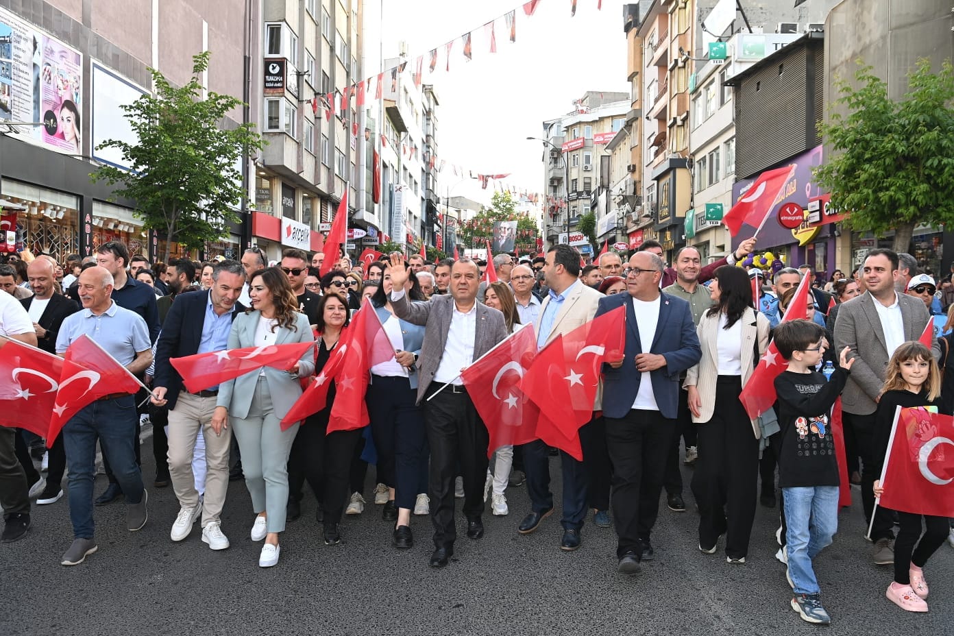 CHP Tekirdağ Milletvekili İlhami Özcan Aygun, Gençlik Festivali'nde Gençlerle Buluştu