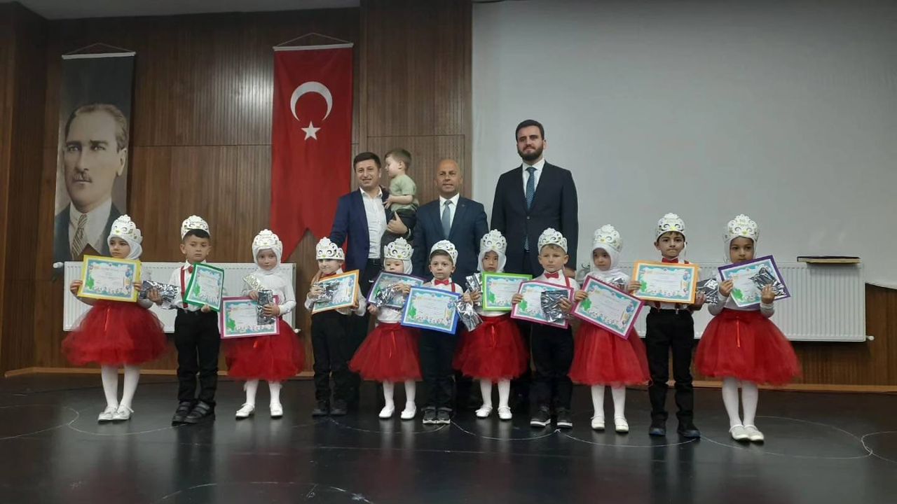 Belediye Başkanı Vedat Ergün, Aktepe 4-6 Yaş Kur'an Kursu'nun Son Programında Konuşma Yaptı