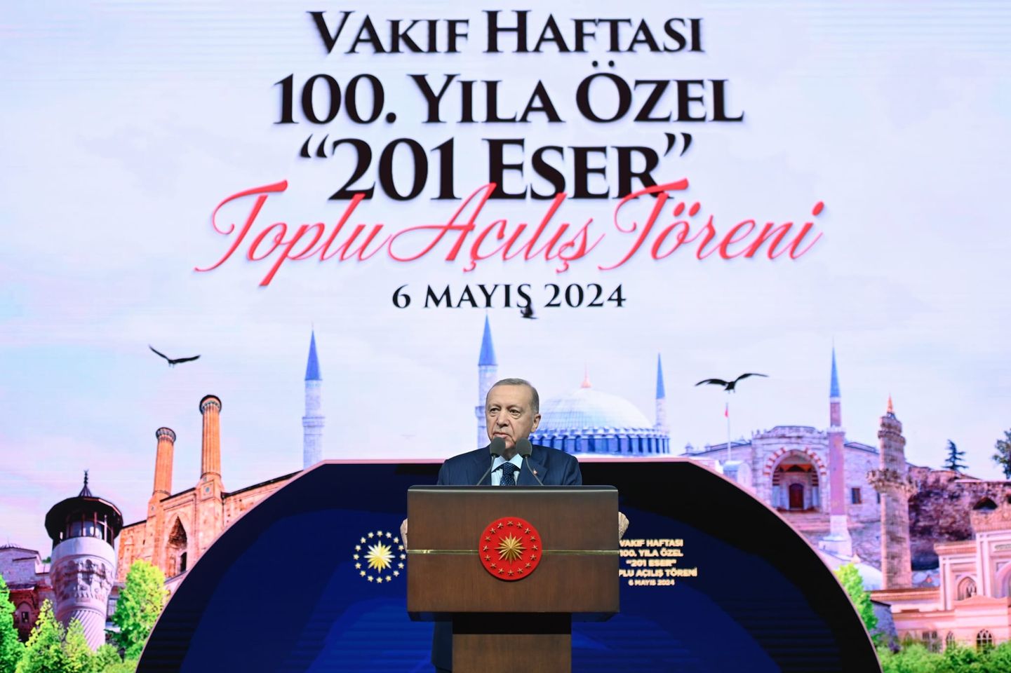 Kültür ve Turizm Bakanı Mehmet Nuri Ersoy, Vakıf Haftası'nda yapılan 100'üncü Yıl Özel Toplu Açılış Töreni'nde konuştu