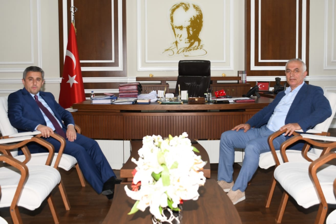 Adana Esnaf ve Sanatkarlar Odaları Birliği Başkanı Kaymakamlık Ziyaretinde