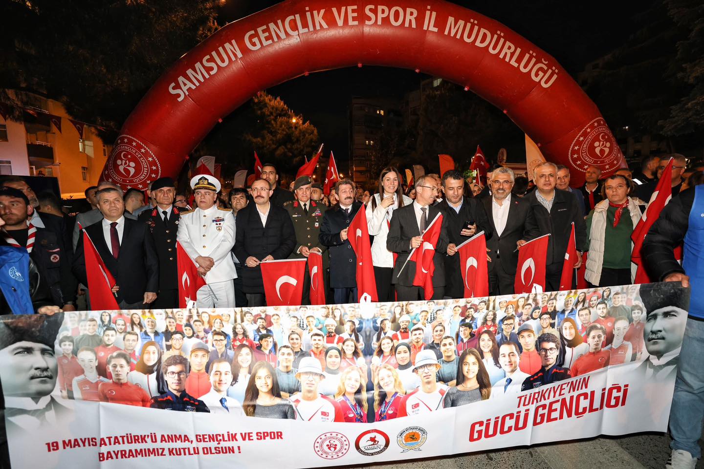 Samsun'da Fener Alayı ve Gençlik Haftası Yürüyüşü Gerçekleştirildi