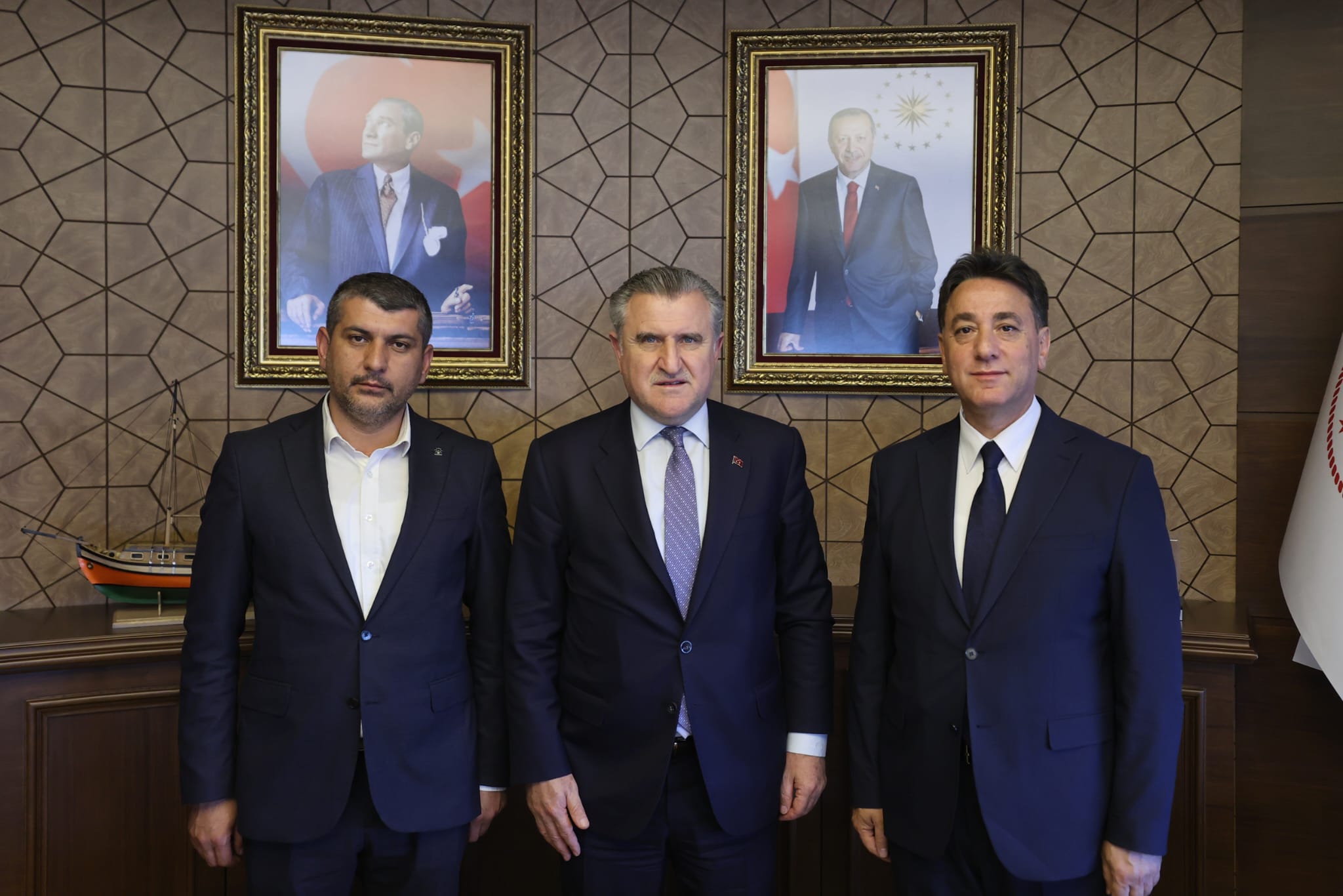 Develi Belediye Başkanı ve AK Parti İlçe Başkanı, Bakan ile Spor Yatırımları Konusunda Görüştü