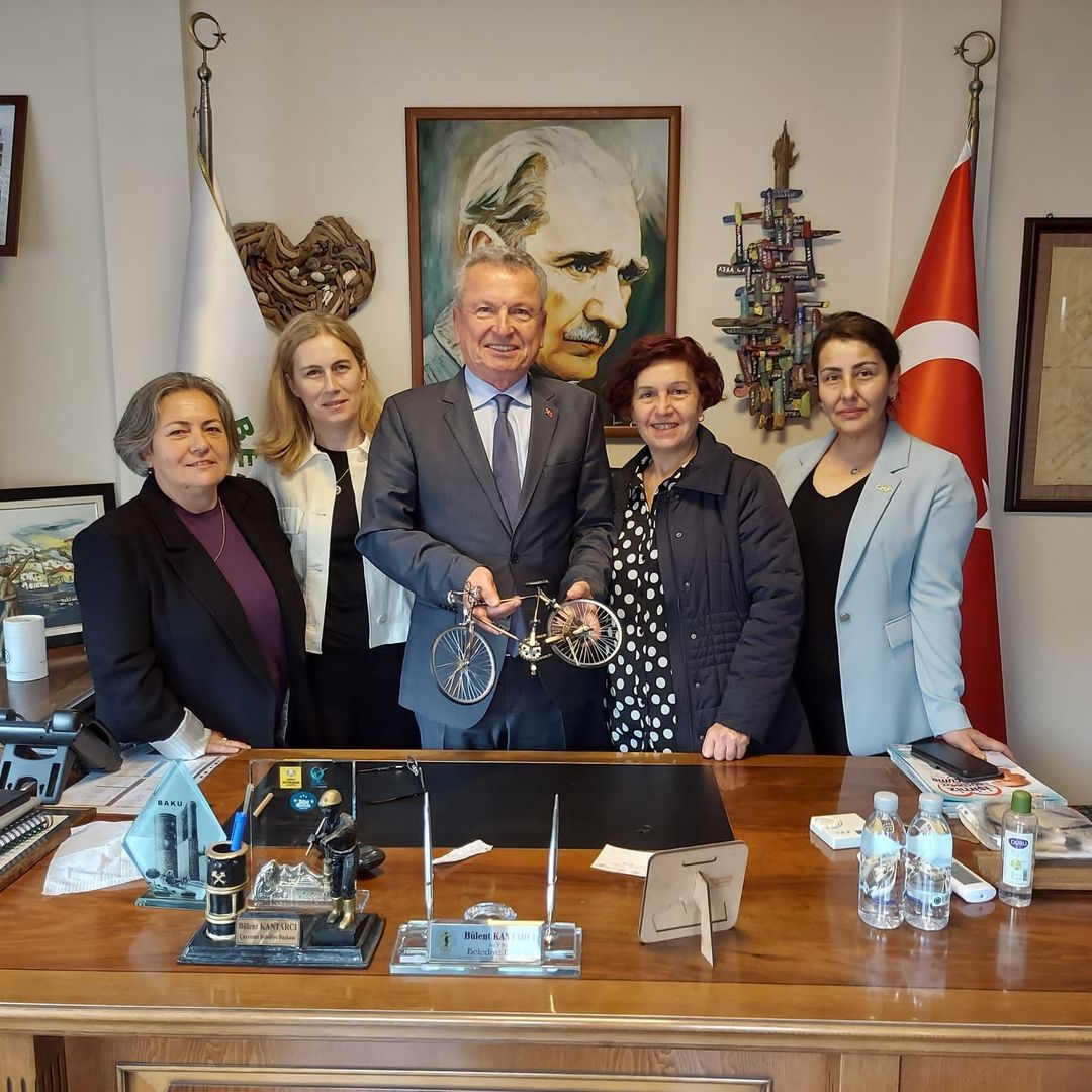 Cumhuriyet Halk Partisi Çaycuma Kadın Kolları Başkanı Belediye Başkanı Bülent Kantarcı'yı Ziyaret Etti