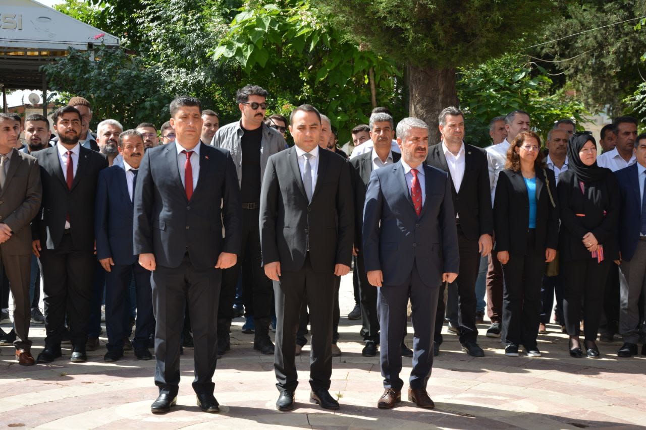 Besni Belediye Başkanı Reşit Alkan, 19 Mayıs'ta Atatürk'ü Anma Gençlik ve Spor Bayramı'nda törene katıldı