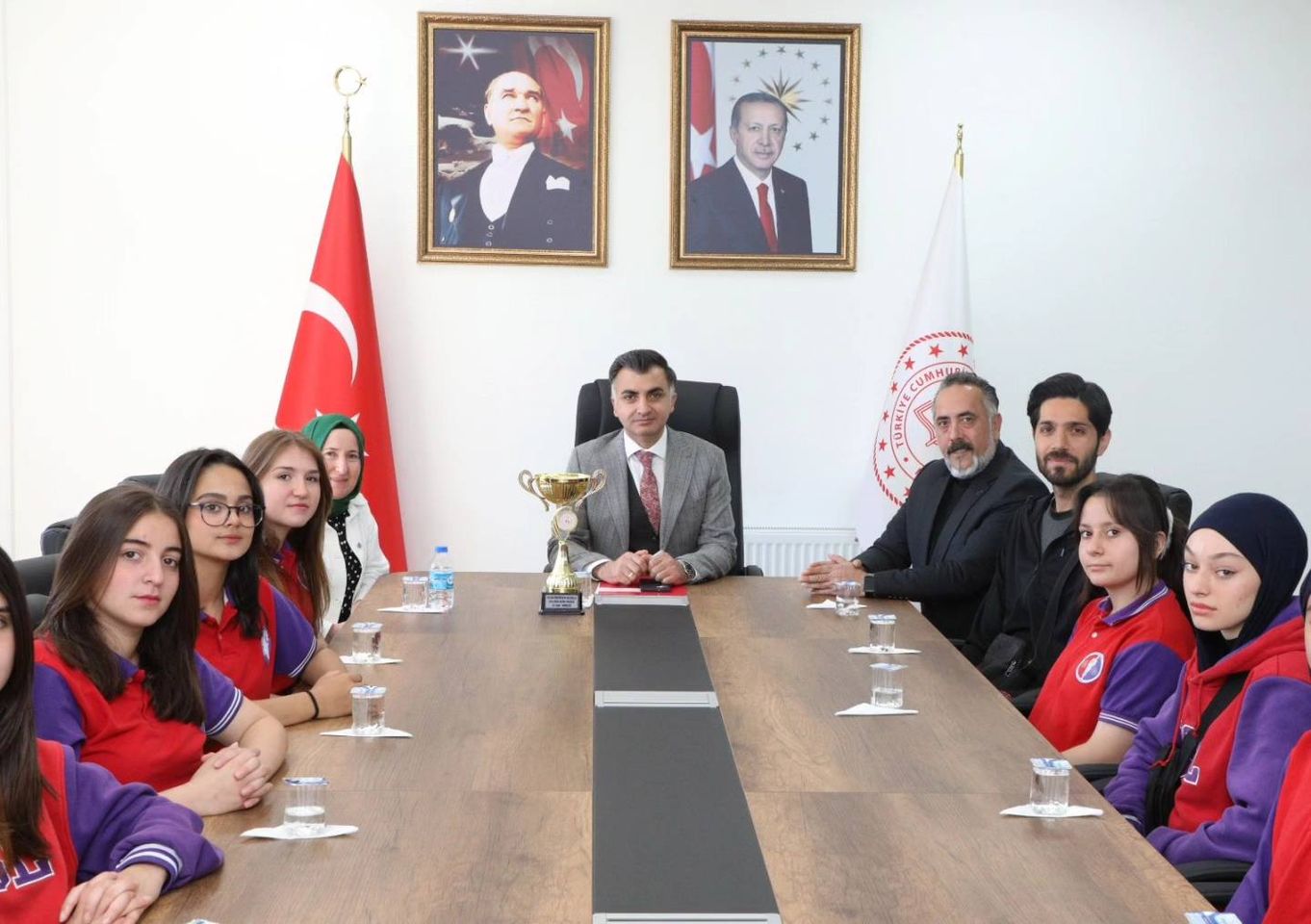 Muhsin Yazıcıoğlu Spor Lisesi Kız Futsal Takımı Türkiye Finalleri'ne Katılmaya Hak Kazandı