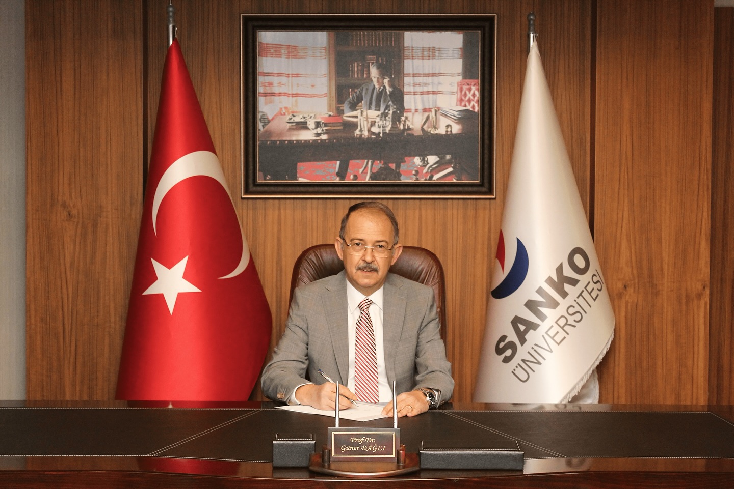 Sanko Üniversitesi Rektörü Prof. Dr. Güner Dağlı, 19 Mayıs'ta Yayınladığı Mesajında Türkiye Cumhuriyeti'nin Sembolünü Vurguladı