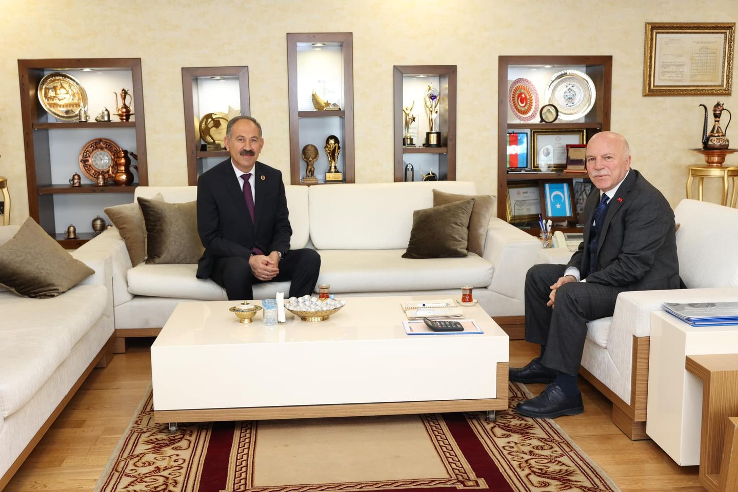 Erzurum Büyükşehir Belediye Başkanı Zeki Elma, Mehmet Sekmen'i Ziyaret Etti