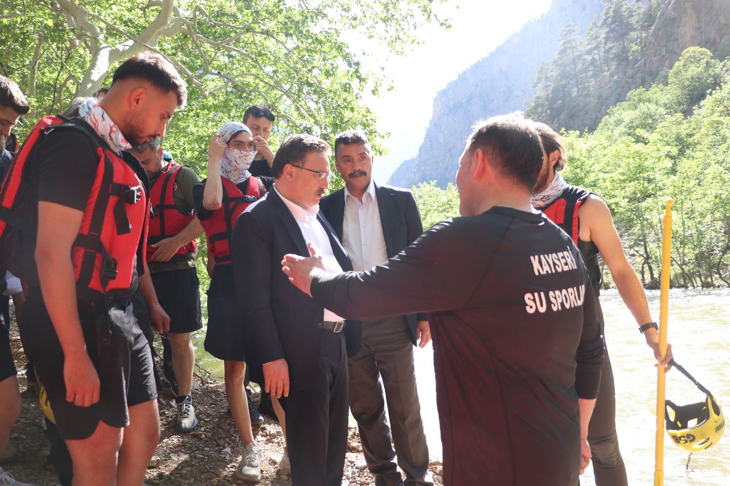 Vali Çiçek ve Büyükşehir Belediye Başkanı Büyükkılıç, Rafting Yarışını Başlattı