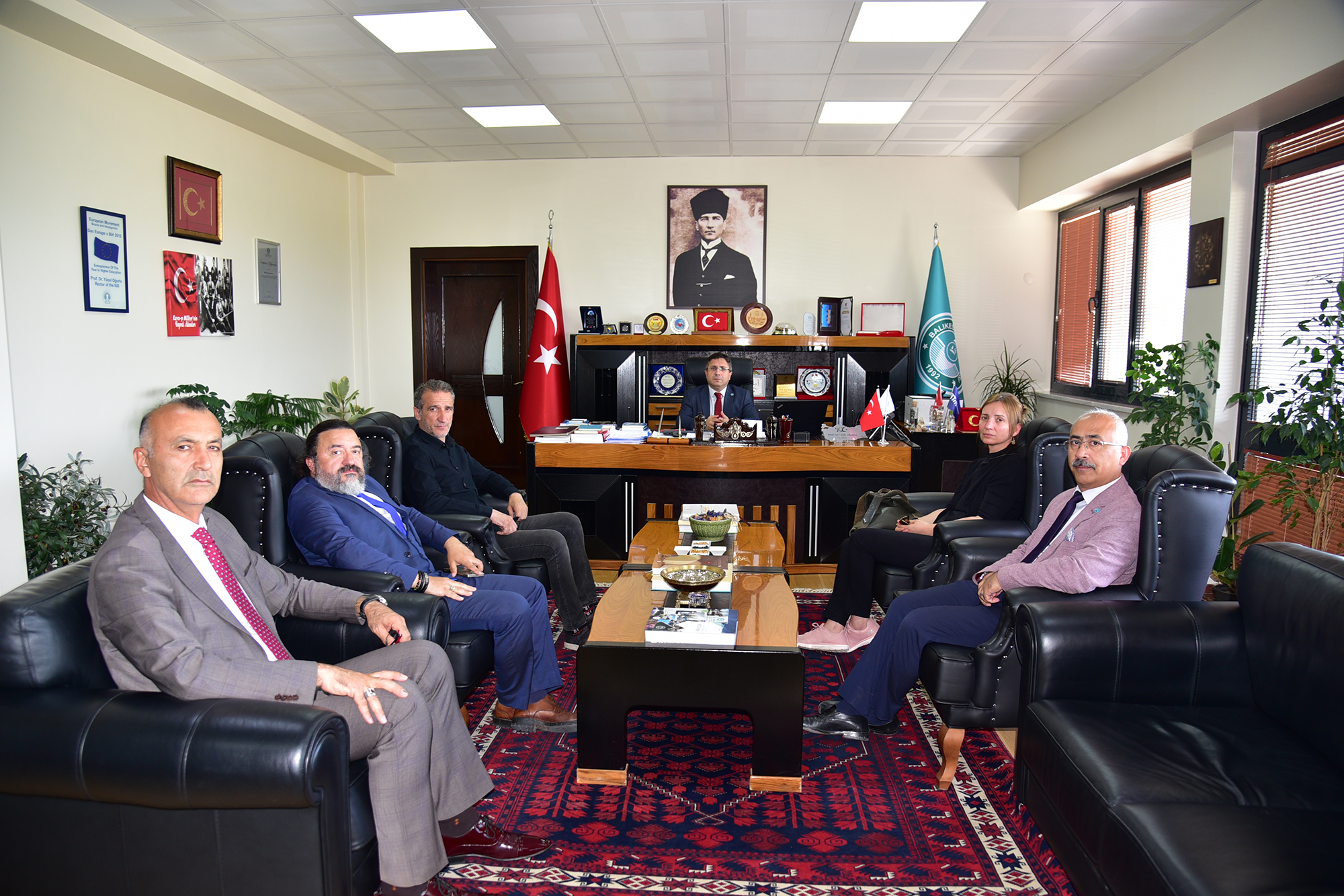 Balıkesir Üniversitesi Rektörü Ata Emre Akman'ın Ailesiyle Görüştü