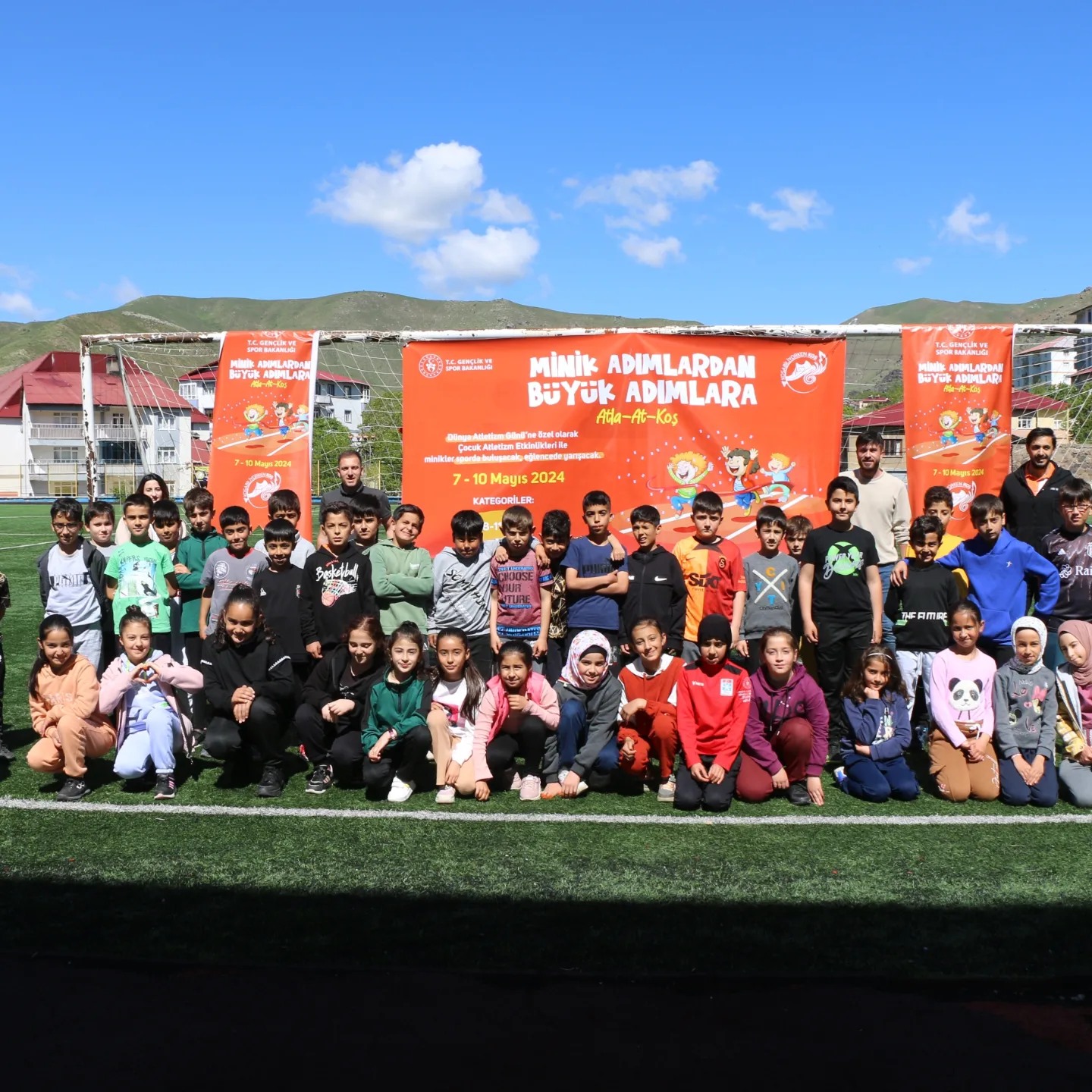 Dünya Atletizm Günü'nde Çocuklar İçin Atletizm Yarışmaları Düzenlendi