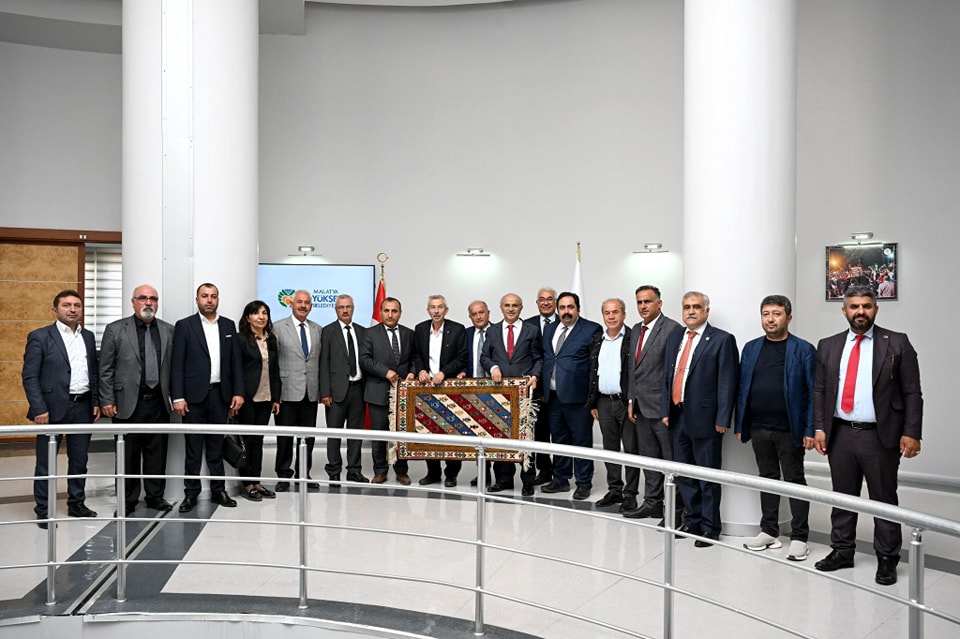 Belediye Başkanı Mehmet Bayram, İl ve İlçe Başkanları İle İstişarelerde Bulundu