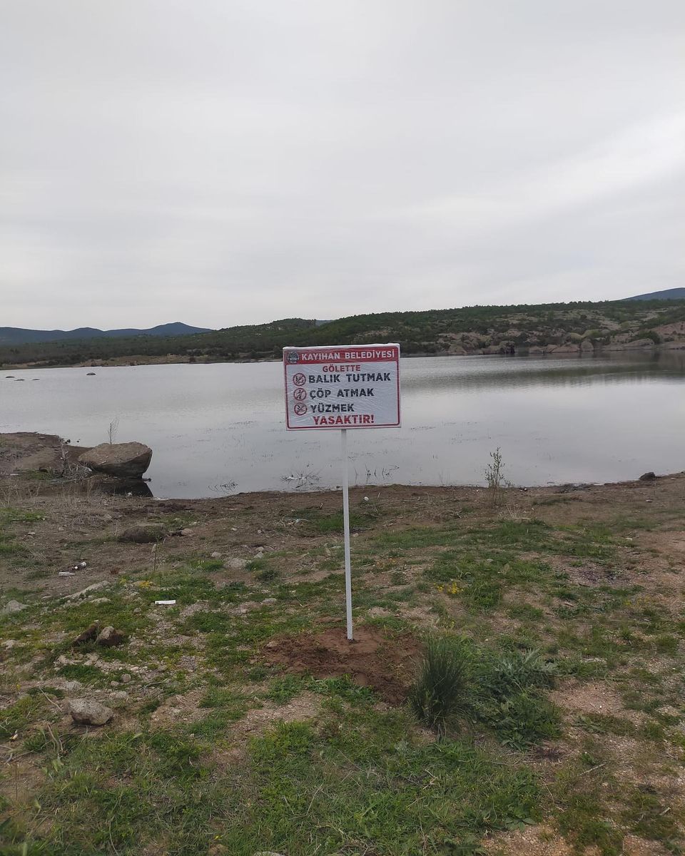 Kayıhan'da Yeni Uyarı Levhaları Yerleştirildi