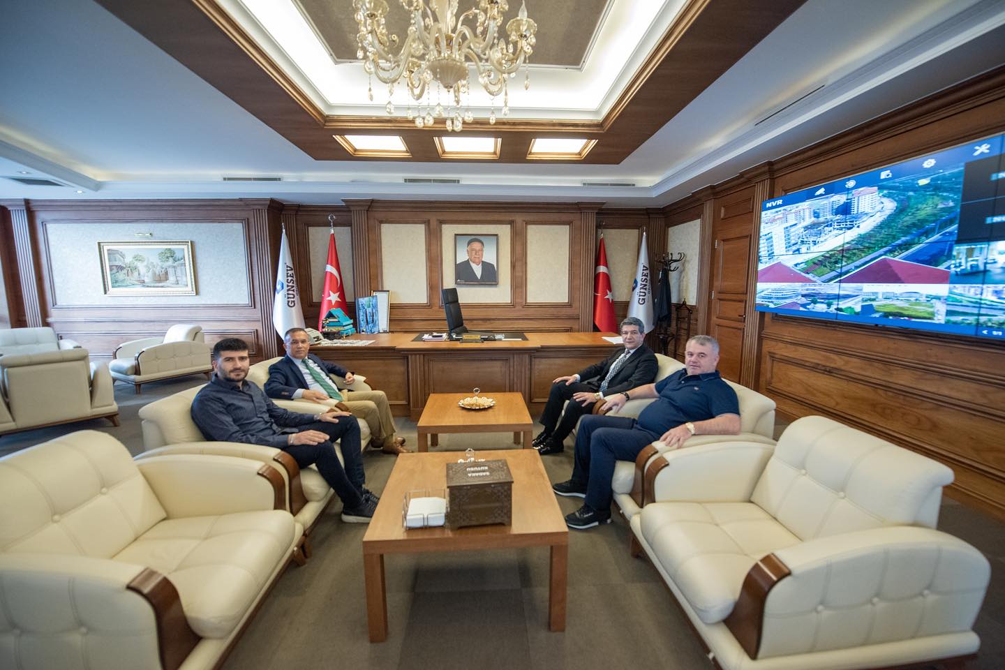 Gaziantep Valisi Kemal Çeber, Günsev İnşaat Yönetim Kurulu Başkanı Sadettin Gün’ü Ziyaret Etti