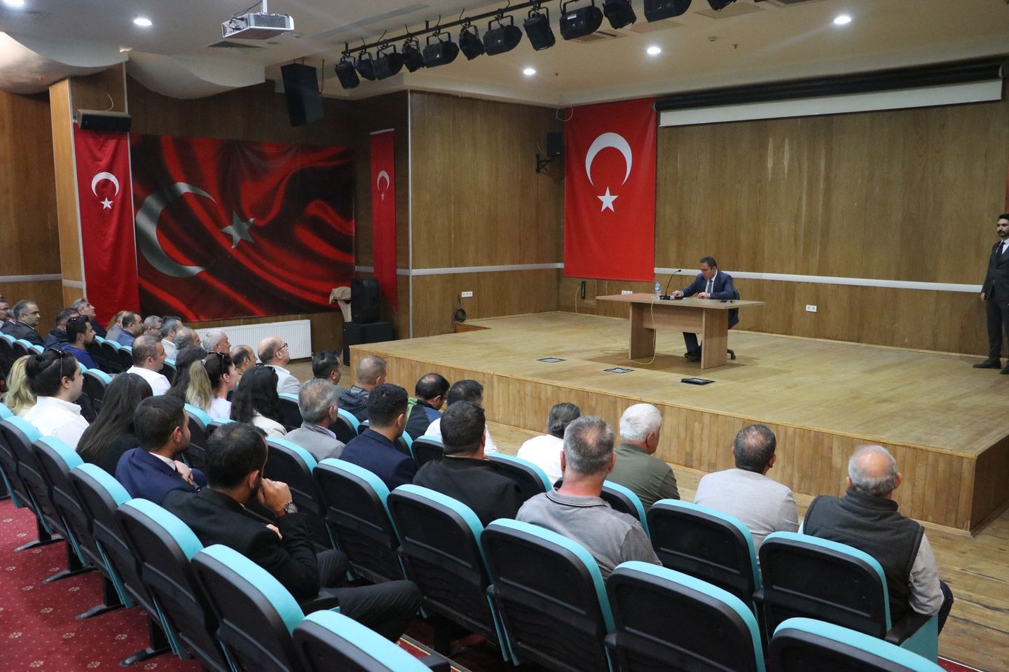 Kars Belediye Başkanı Prof. Dr. Ötüken Senger, Türk Eğitim-Sen Kars Şube Başkanı Ozan Ağadedeoğlu ve Sendika Temsilcilerini Ağırladı
