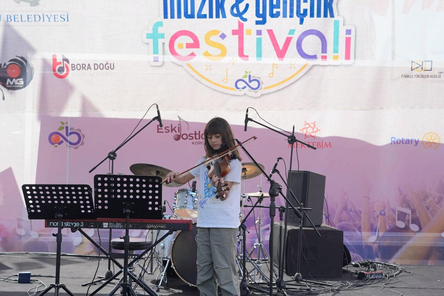 Çorlu'da 2. Müzik ve Gençlik Festivali Sürüyor