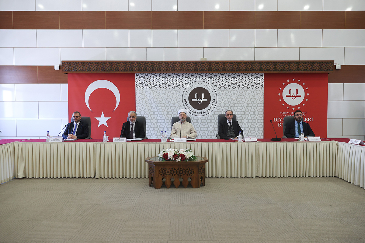 Diyanet İşleri Başkanı Ali Erbaş, Din Hizmetlerinin Etkili Bir Şekilde Sunulması İçin Çalıştayda Konuşma Gerçekleştirdi